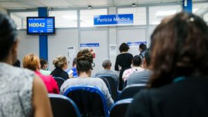 Fila para perícia médica do INSS para auxílio por incapacidade temporária