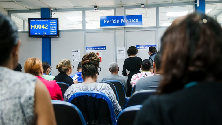 Fila para perícia médica do INSS para auxílio por incapacidade temporária